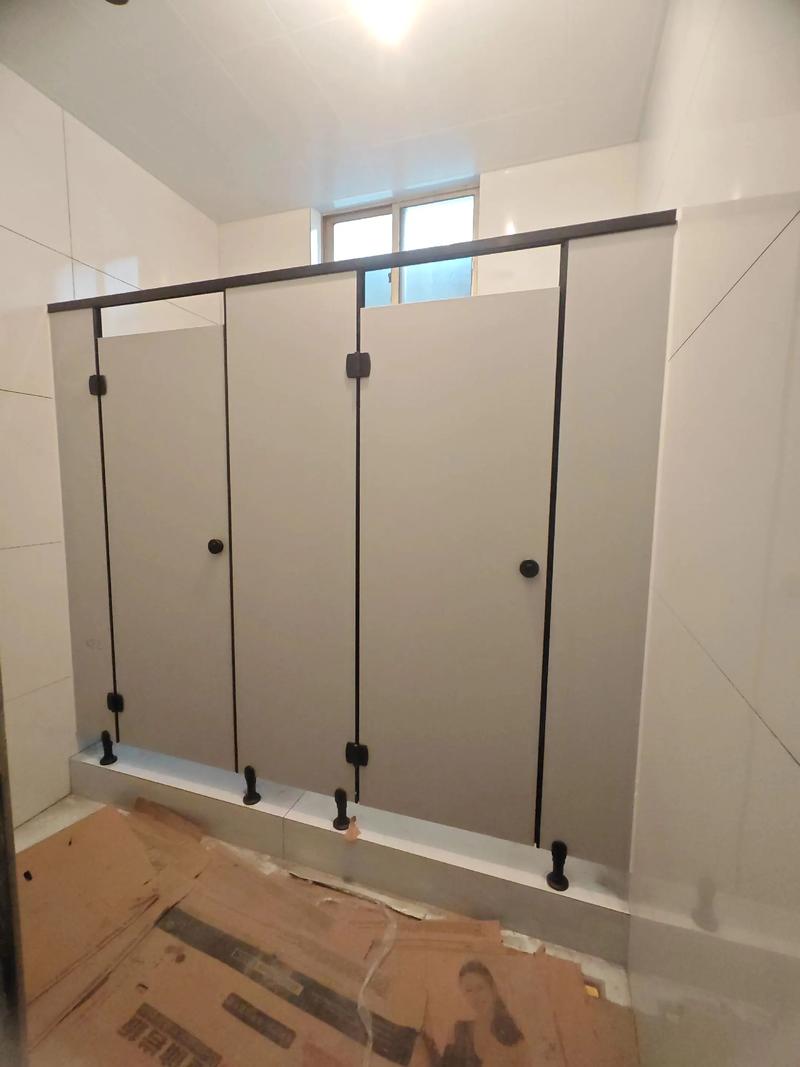 專業定制無錫公共衛生間隔斷，打造安全、美觀、實用的空間